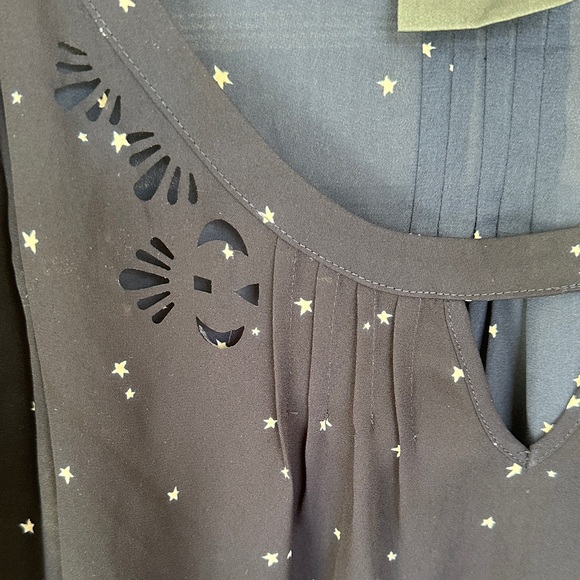 Maeve Anthropologie Navy Stay Die Cut Blouse Size 6 - Picture 4 of 7